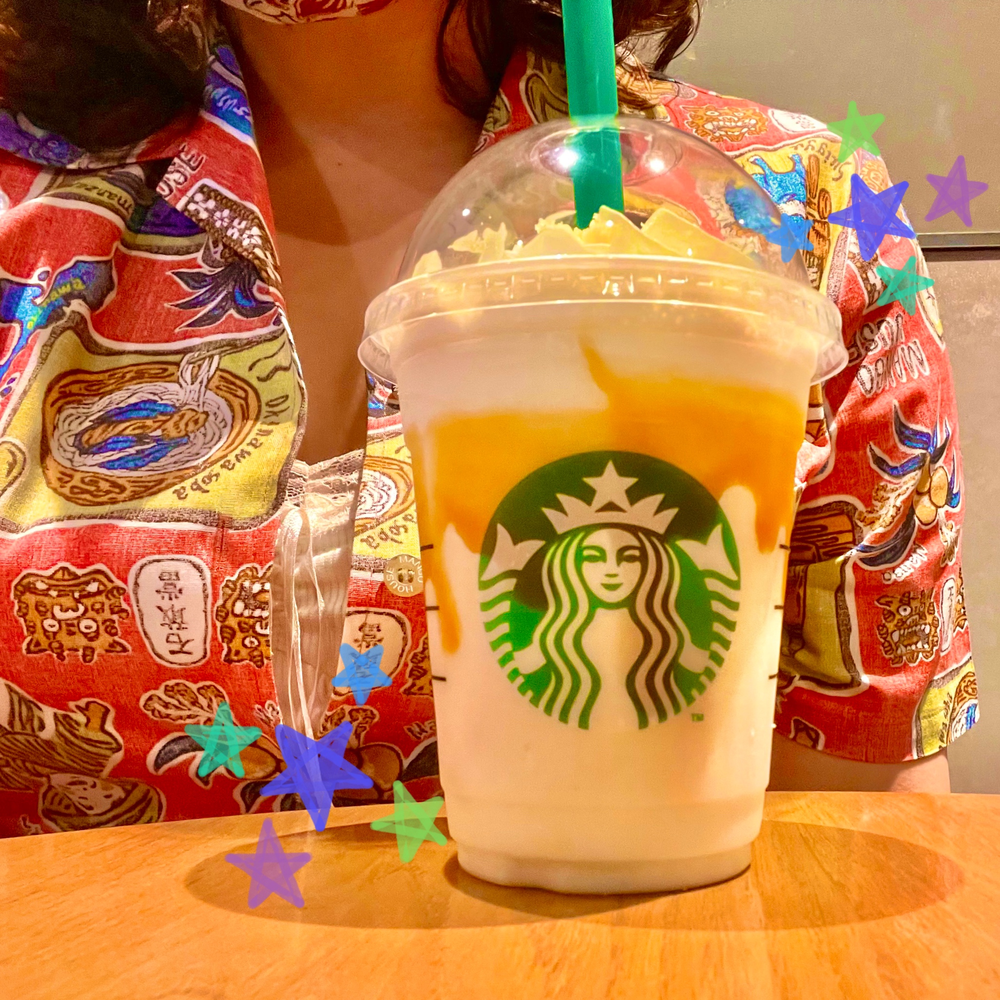 かりゆしウェアを着て スターバックスの沖縄限定フラペチーノを飲みました マンゴハウスブログ