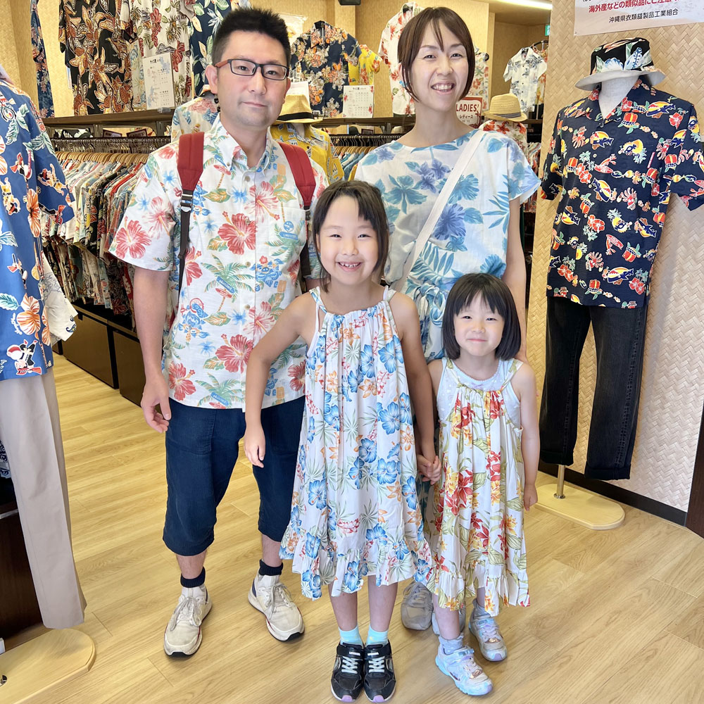 家族でかりゆしウェア＆かりゆしワンピースを着て夏休みの沖縄旅行 